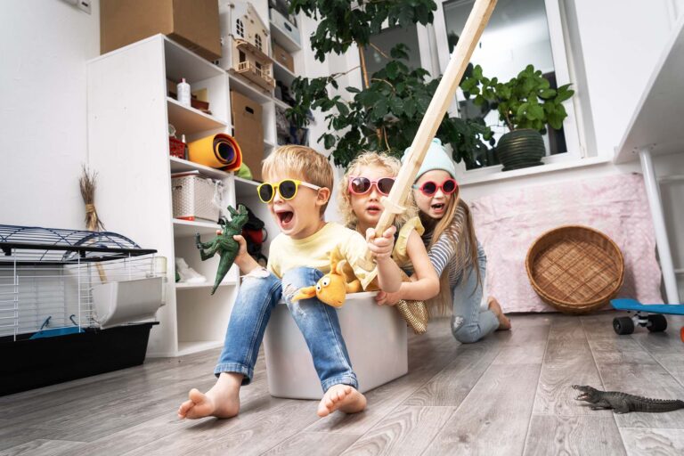 kids playing on laminate | Jordans Flooring